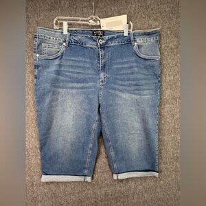 BloomChic Denim Bermuda Capris Womens 24W Blue Stretch Plus Flat Front Pockets